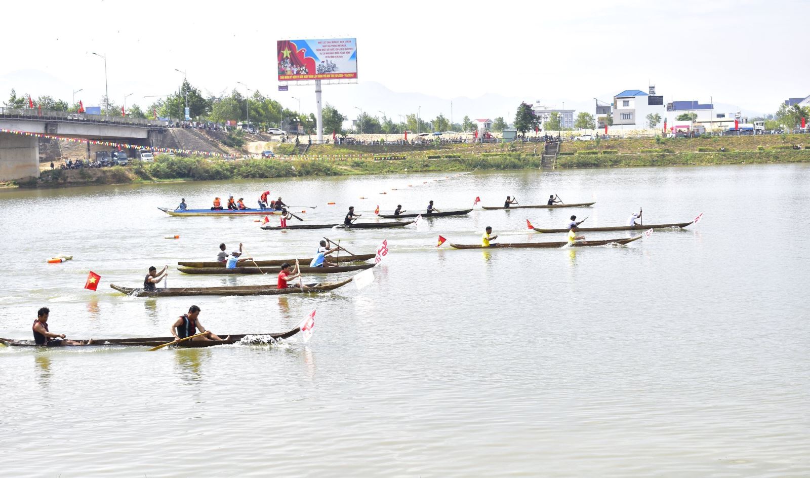 GIẢI ĐUA THUYỀN ĐỘC MỘC TRÊN SÔNG ĐĂK BLA THÀNH PHỐ KON TUM DỰ KIẾN SẼ TỔ CHỨC VÀO NGÀY 28/02/2025