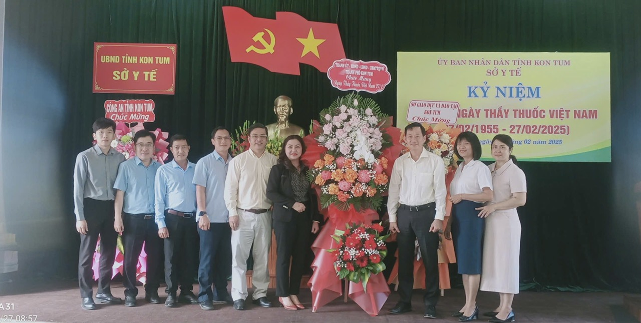 Lãnh đạo thành phố thăm, chúc mừng các cơ sở y tế nhân kỷ niệm 70 năm Ngày Thầy thuốc Việt Nam 27/02