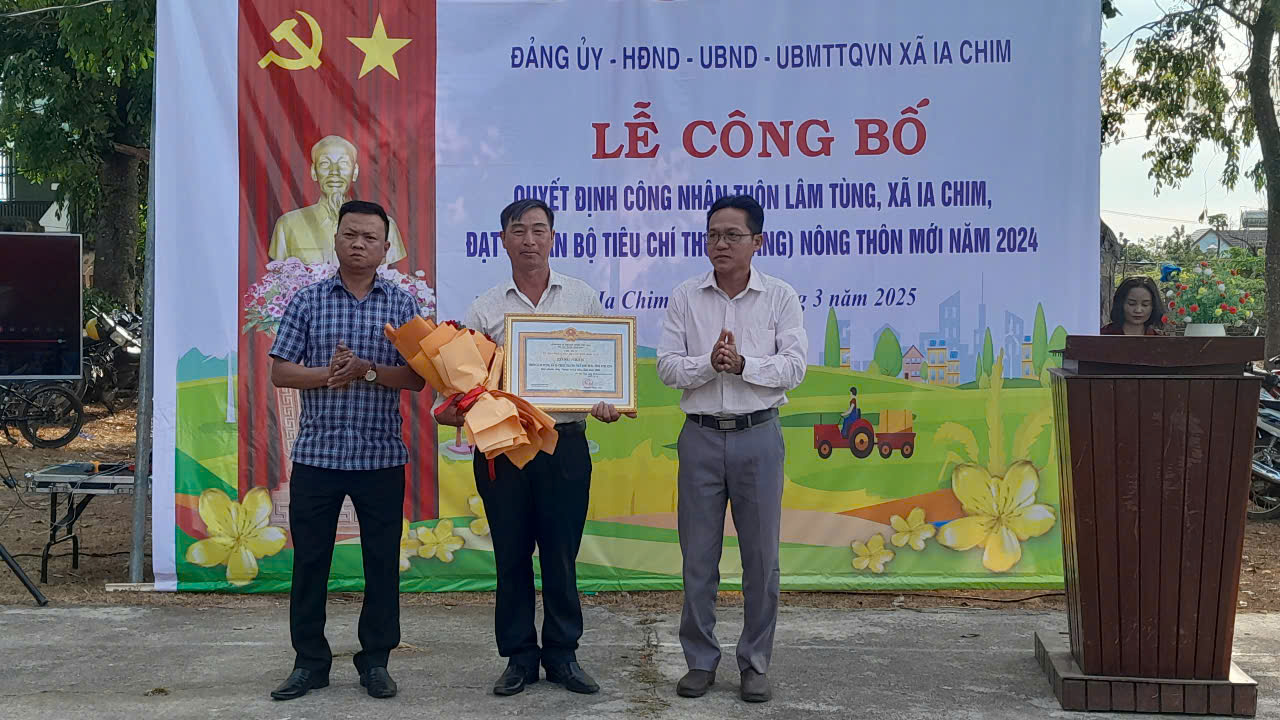 Lễ công bố Quyết định công nhận thôn Lâm Tùng đạt thôn (làng) nông thôn mới