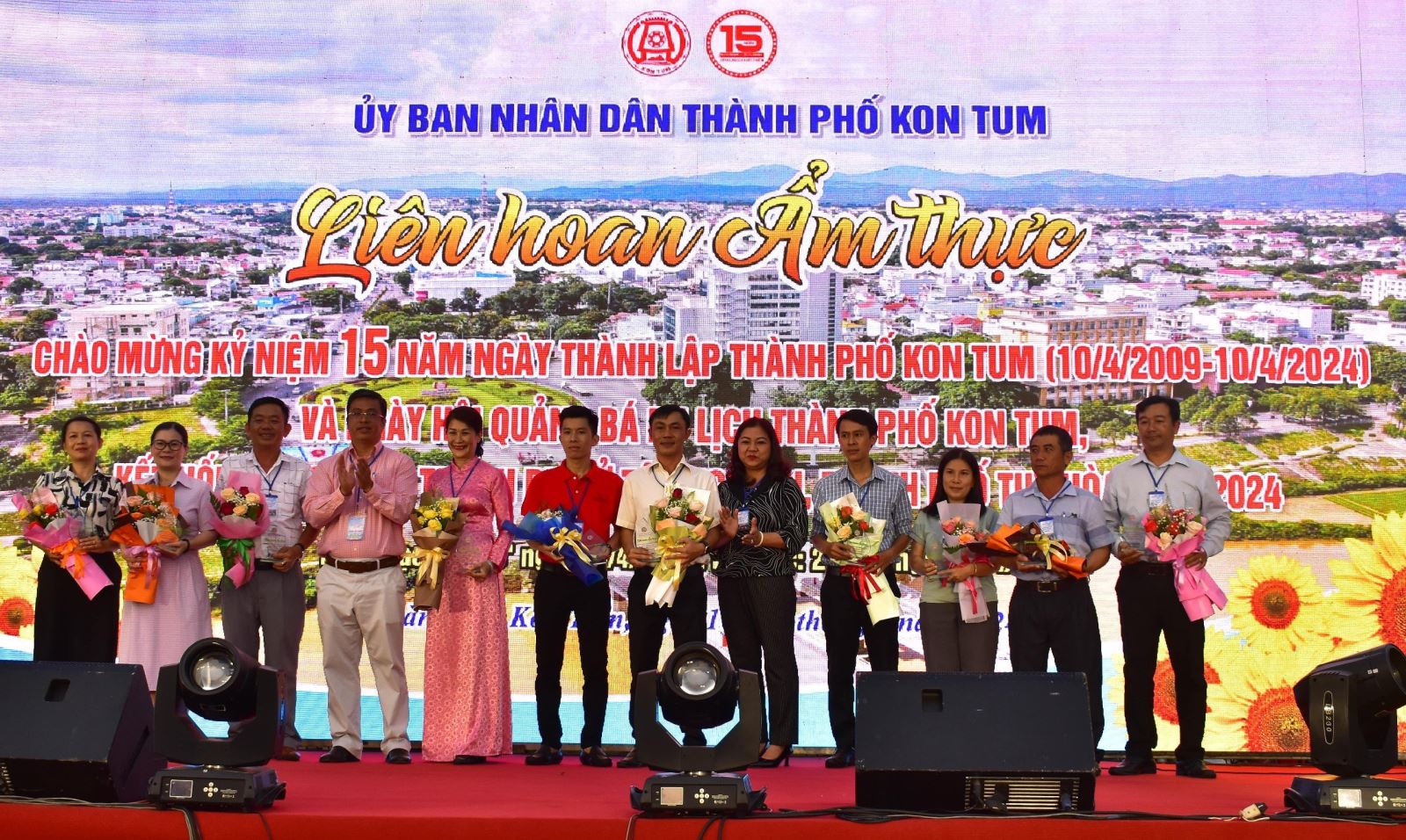 Khai mạc Liên hoan ẩm thực chào mừng kỷ niệm 15 năm thành lập thành phố Kon Tum